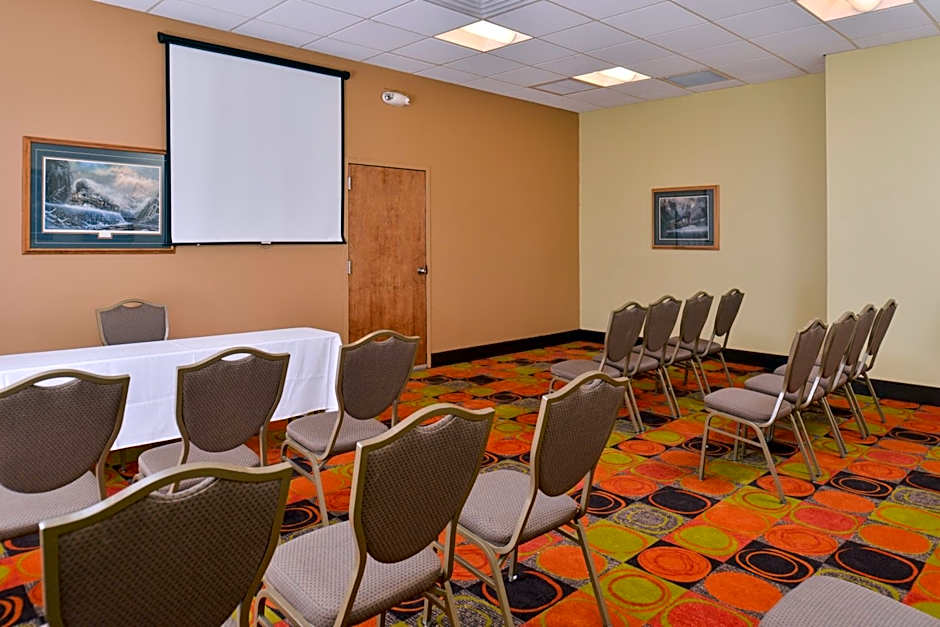 Ramada Plaza by Wyndham Sheridan Hotel & Convention Center
