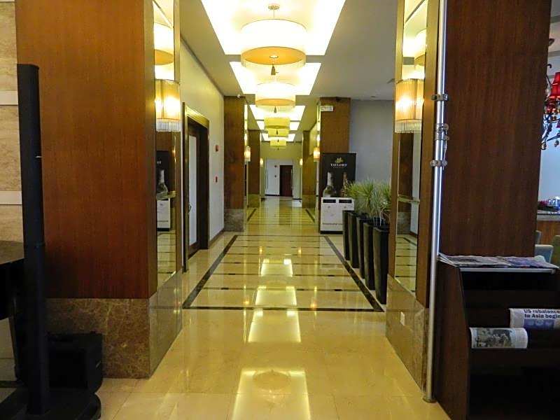 The Avenue Plaza Hotel