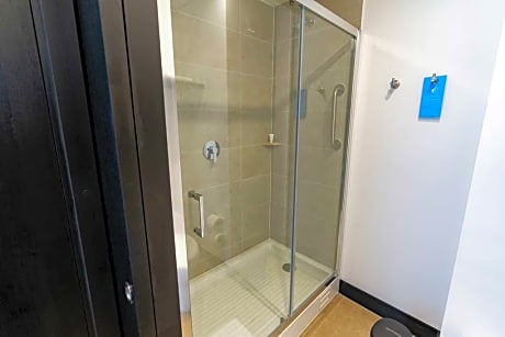 1 Qn Ocean Vw W/Fridge Ns