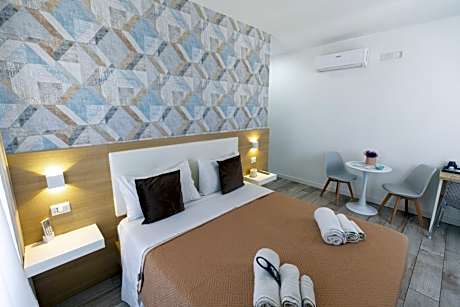 Deluxe Double Room with Balcony and Sea View