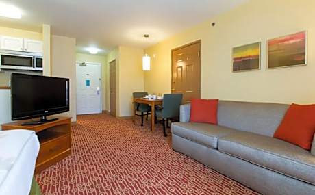 2 Queen Beds 1 Double Bed Suite Nonsmoking