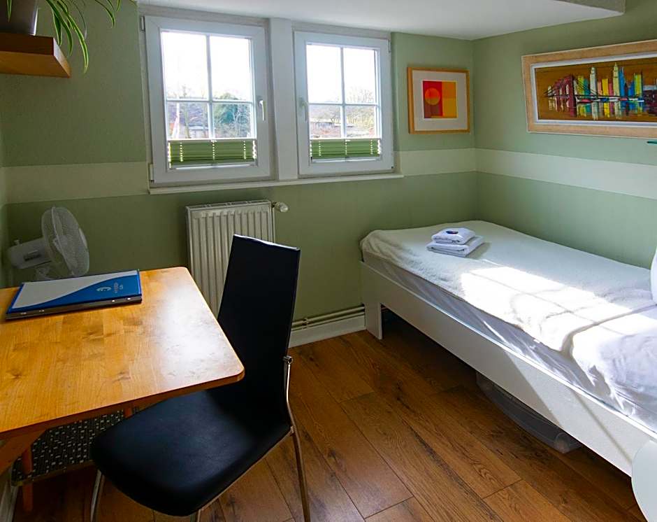 Photo 1 of 4 of Single Room