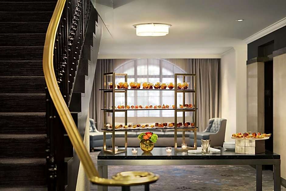 Hilton New Orleans/St. Charles Ave. French Quarter Area