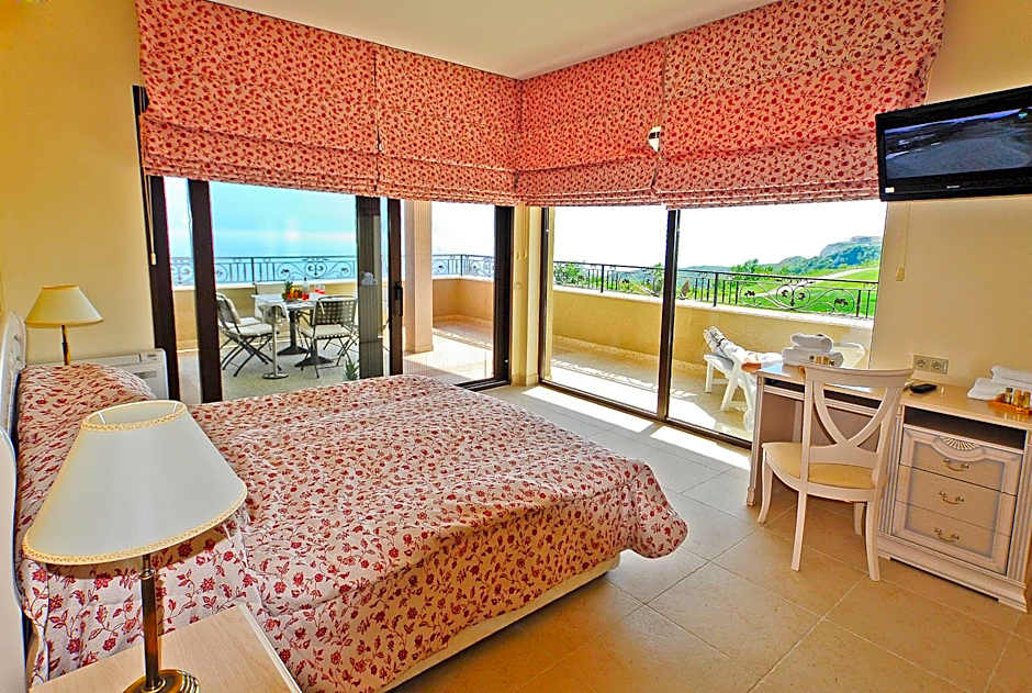 Club Residence at BlackSeaRama Golf