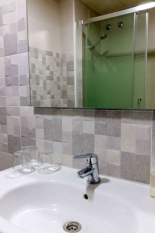Photo 1 of 4 of Triple Room