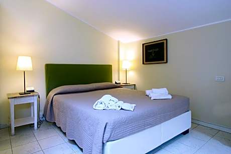 Studio with Sofa Bed