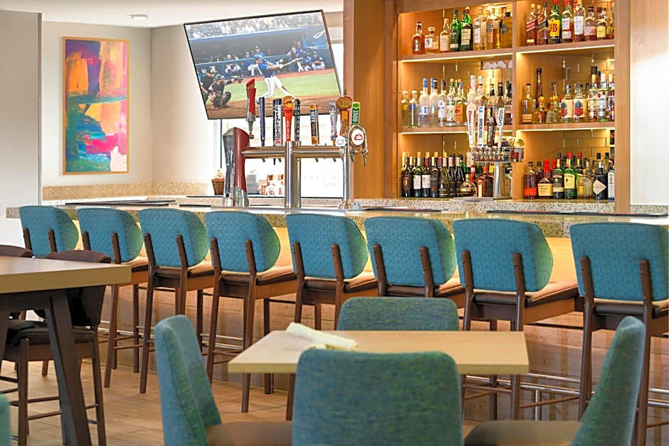 Holiday Inn & Suites Oakland - Airport by IHG