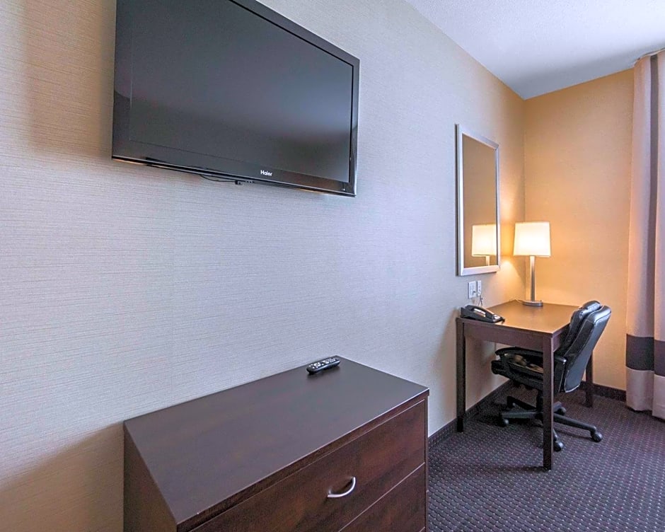 Comfort Inn and Suites Fox Creek