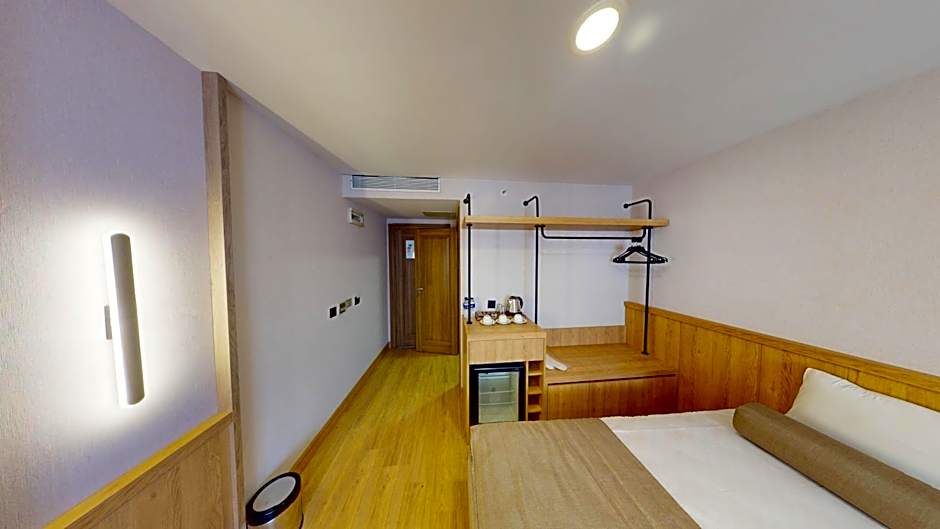 Istanbul River Hotel