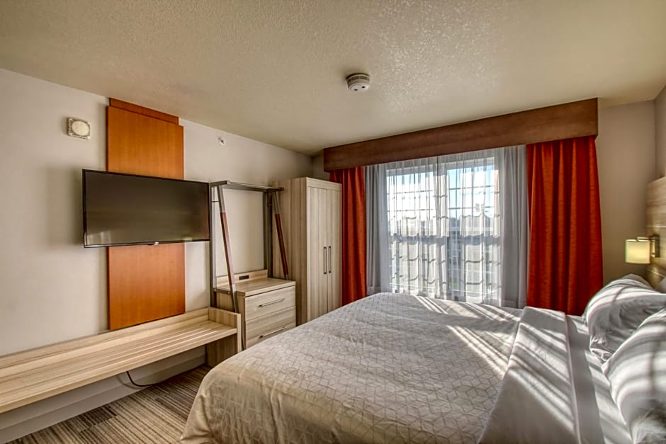 Holiday Inn Express Hotel & Suites Milwaukee Airport By IHG