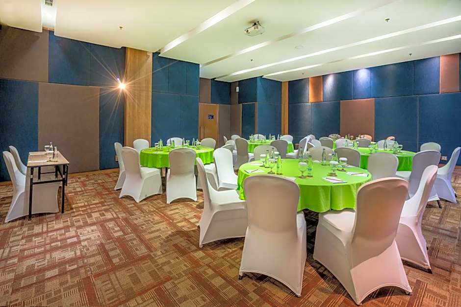 Grand Livio Kuta Hotel