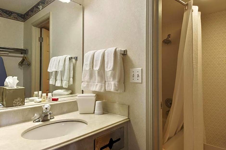 Economy Inn & Suites