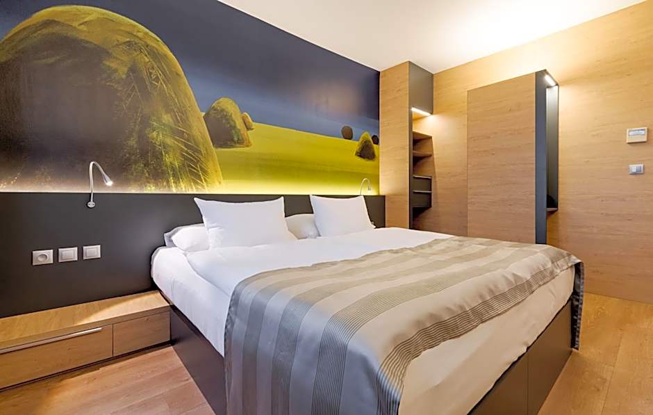 Expo Hotel