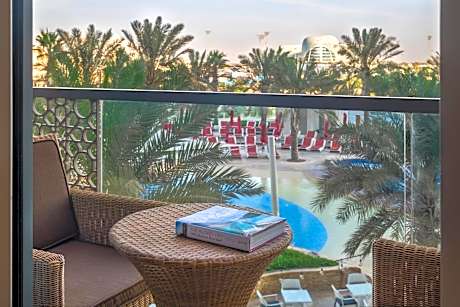Deluxe King Room - Accessible with Pool View/Theme Park Access