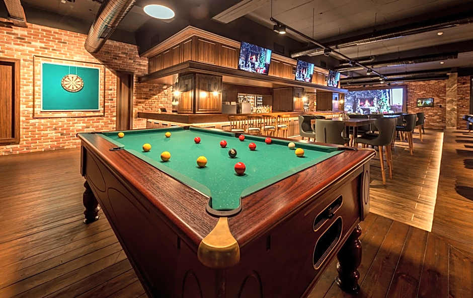 Novel Centre Point Hotel