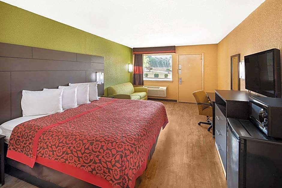 Days Inn by Wyndham Tupelo