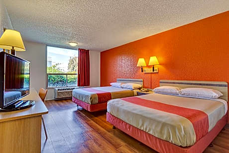 2 Queen Beds |