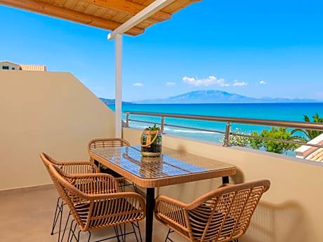 Paradise Elegant Beach Apartments, by ZanteWize