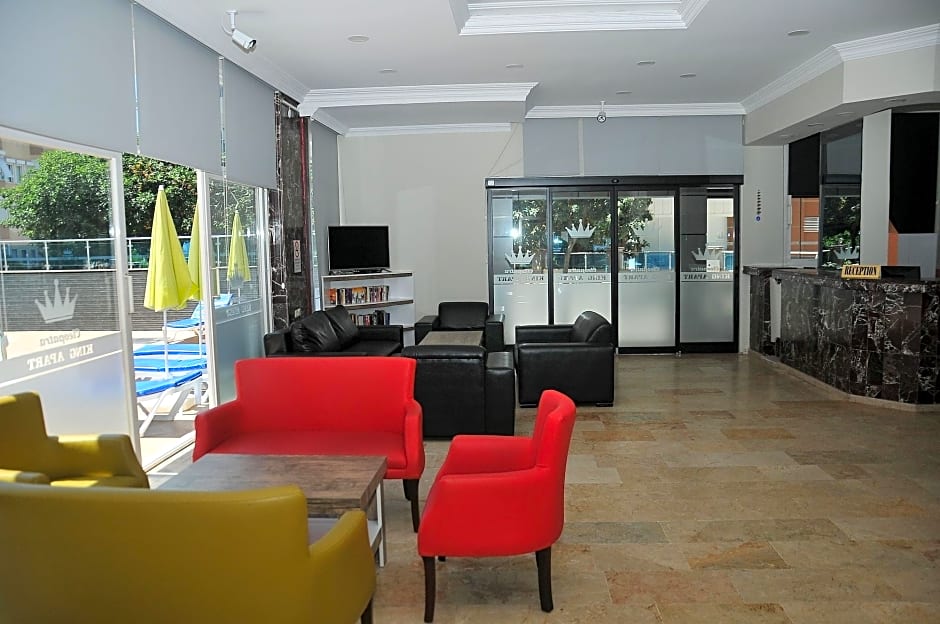 Cleopatra King Apart