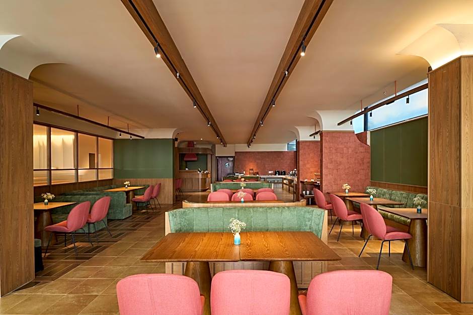 Len Hotel