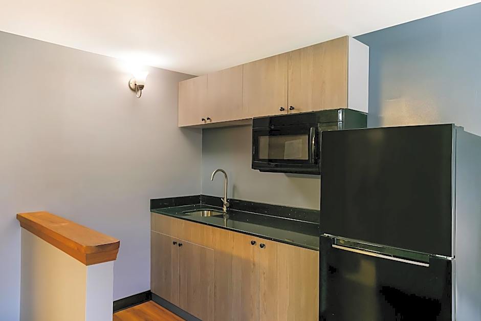 HomeTowne Studios Denver, PA