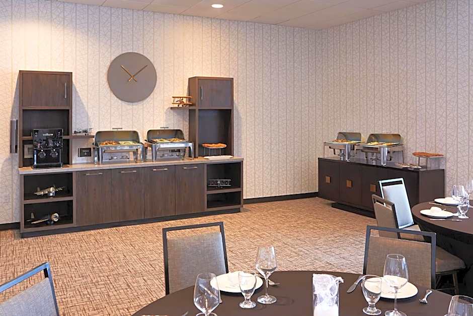 H Hotel Los Angeles, Curio Collection by Hilton