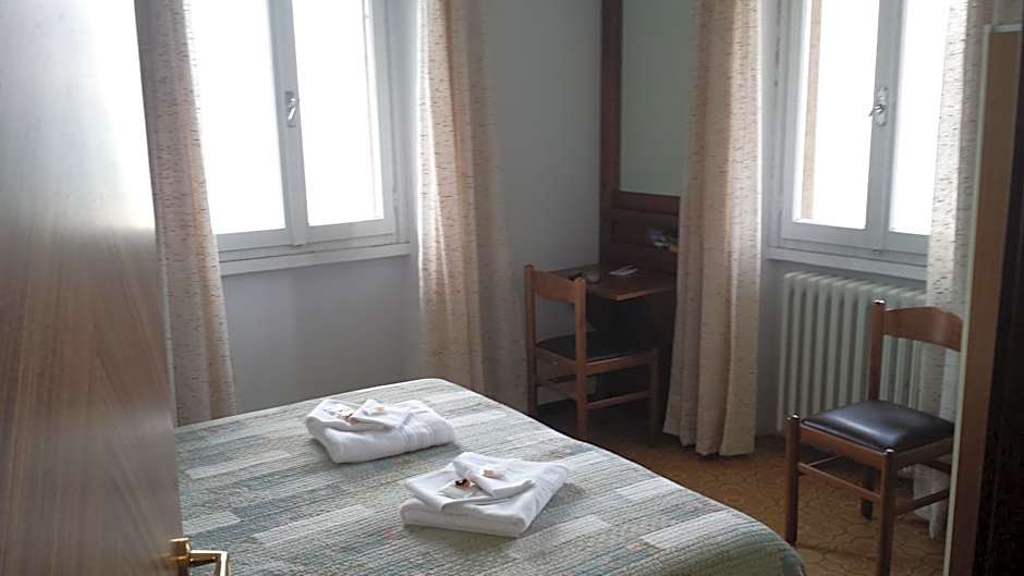 PET FRIENDLY HOTEL MIRABEAU
