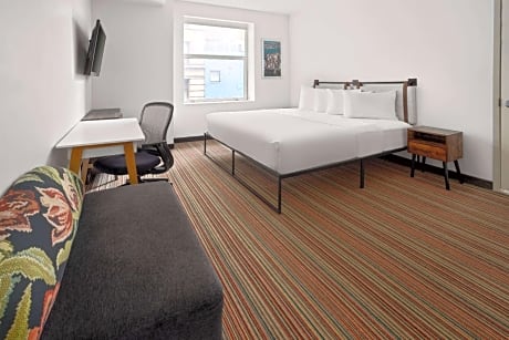 King Room with Roll-in Shower - Mobility Access/Non-Smoking