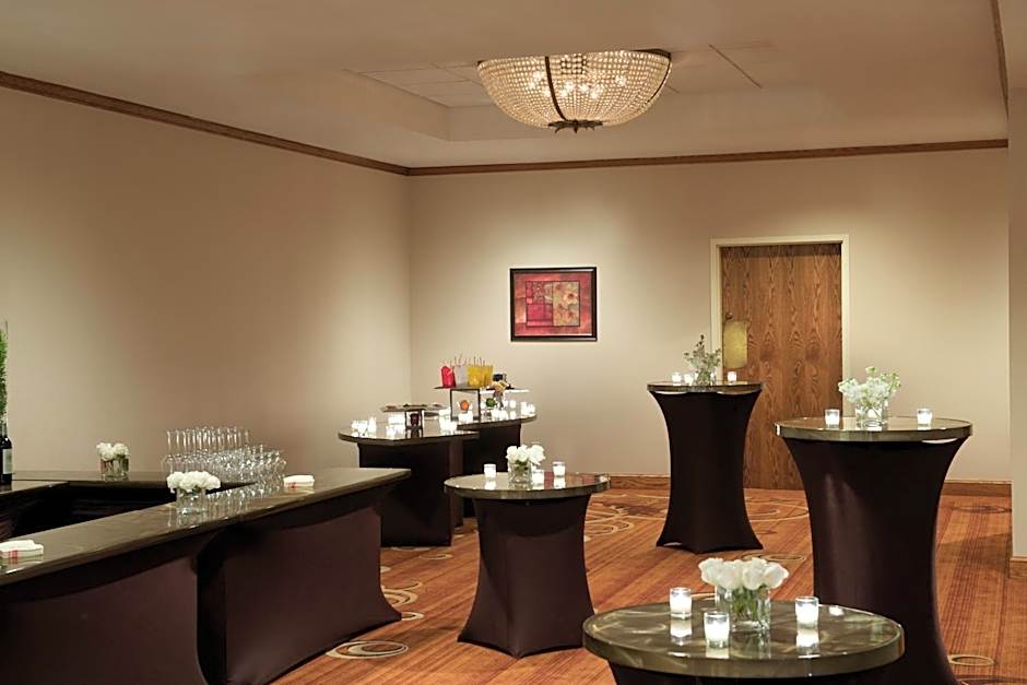 Sheraton Minneapolis West Hotel