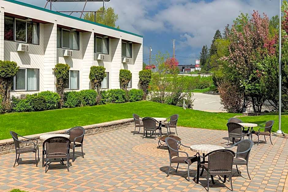 Prestige Riverside Lodge Quesnel