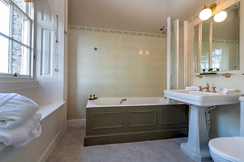 The Lynch Country House