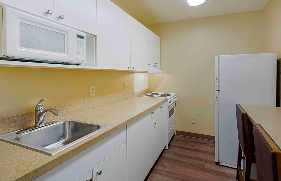 Extended Stay America Select Suites - Raleigh - RTP - 4610 Miami Blvd.