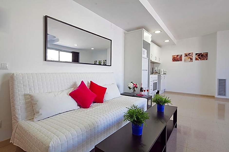 Charmsuites Paralel Apartments