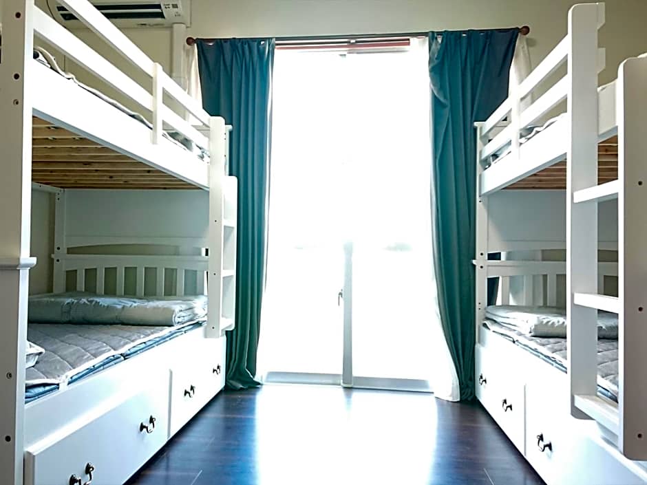 Yenn's Marina Inn Zamami Condominium