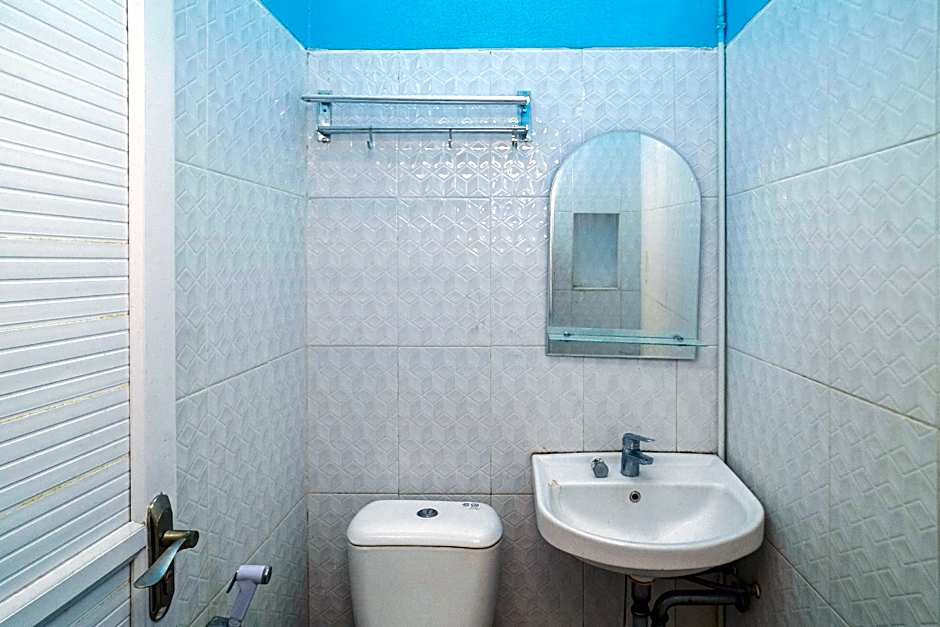 RedDoorz near Matahari Singosaren Solo