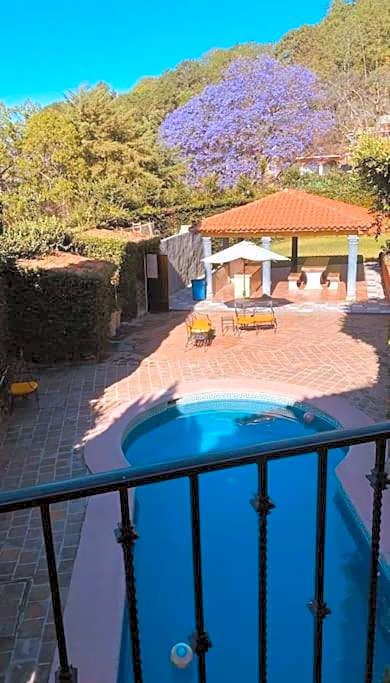 Residencia estilo Californiana Jardín de los Soles