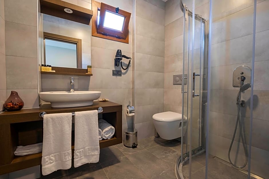 WEST HOUSE EXCLUSIVE HOTEL