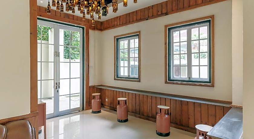 RedDoorz Plus @ Pondok Labu