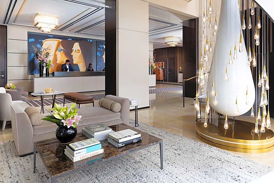 Langham Place, New York, Fifth Avenue