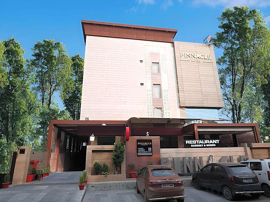 Pinnacle by Click Hotels, Lucknow