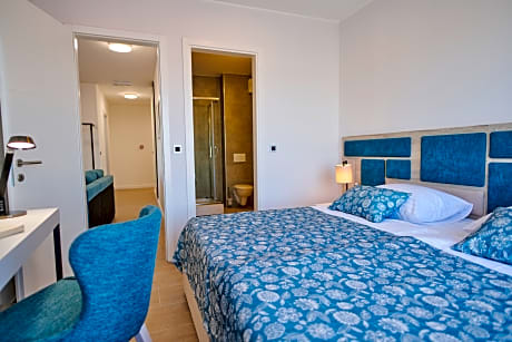 Two-bedroom apartment with balcony