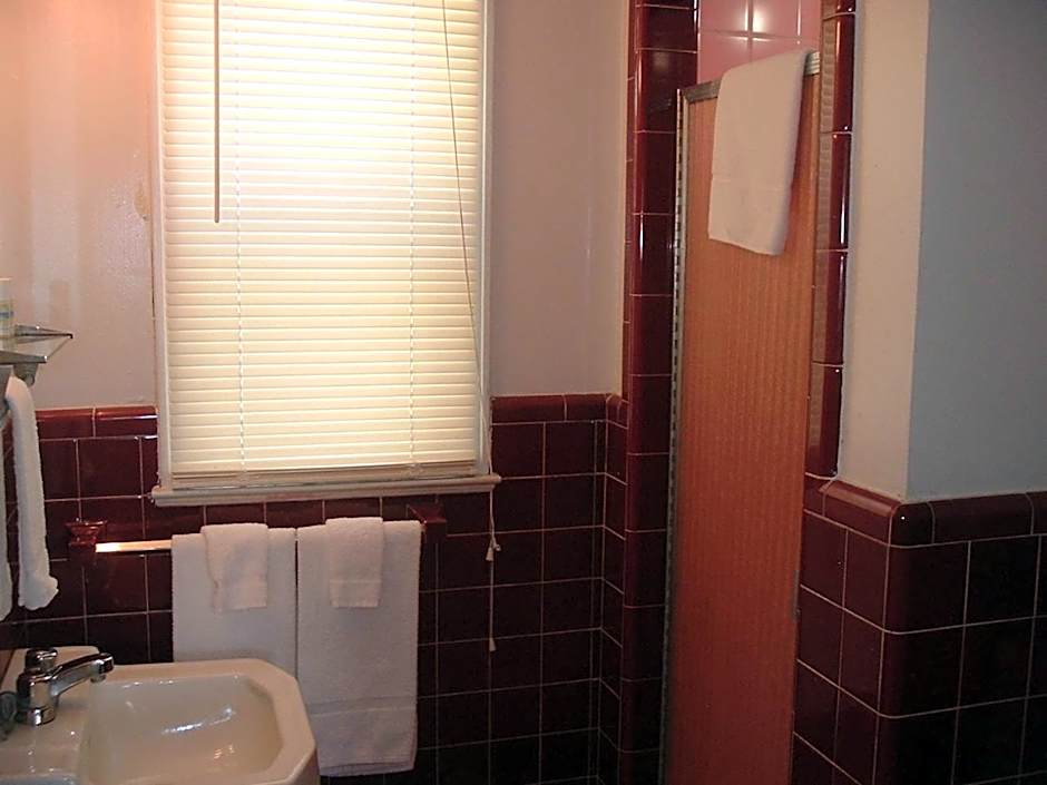 Fels Three Crown Motel