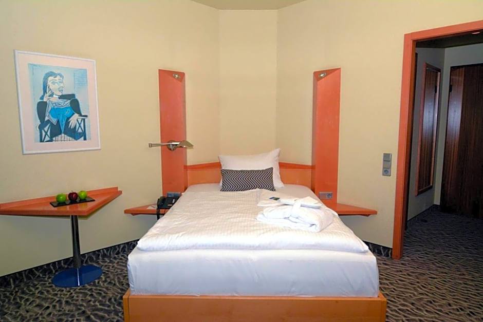 Photo 1 of 2 of Standard 1 Queen Bed