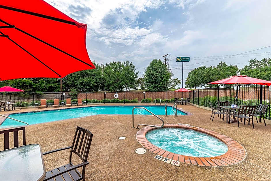 Quality Inn & Suites Canton