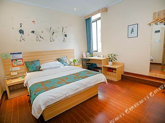 Guangzhou Longcheng Hotel (Chen Clan Temple Metro Station)