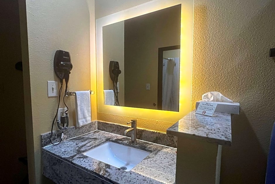 Super 8 by Wyndham Pasadena