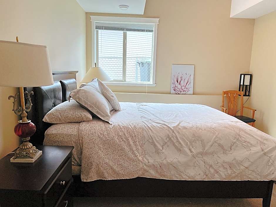 Peaceful and Spacious Lake View