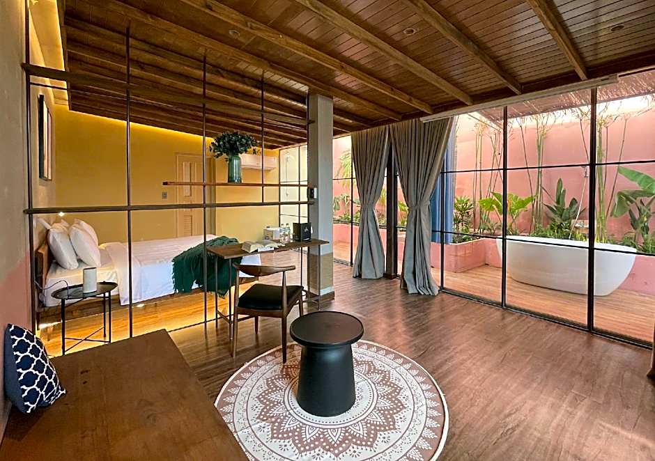 Joi Boutique Bãi Trước