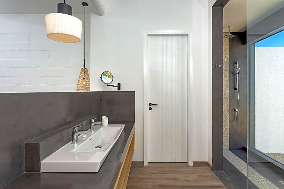 Tropical Attitude - Adults Only