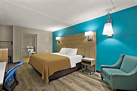 King Room - Accessible/Smoking